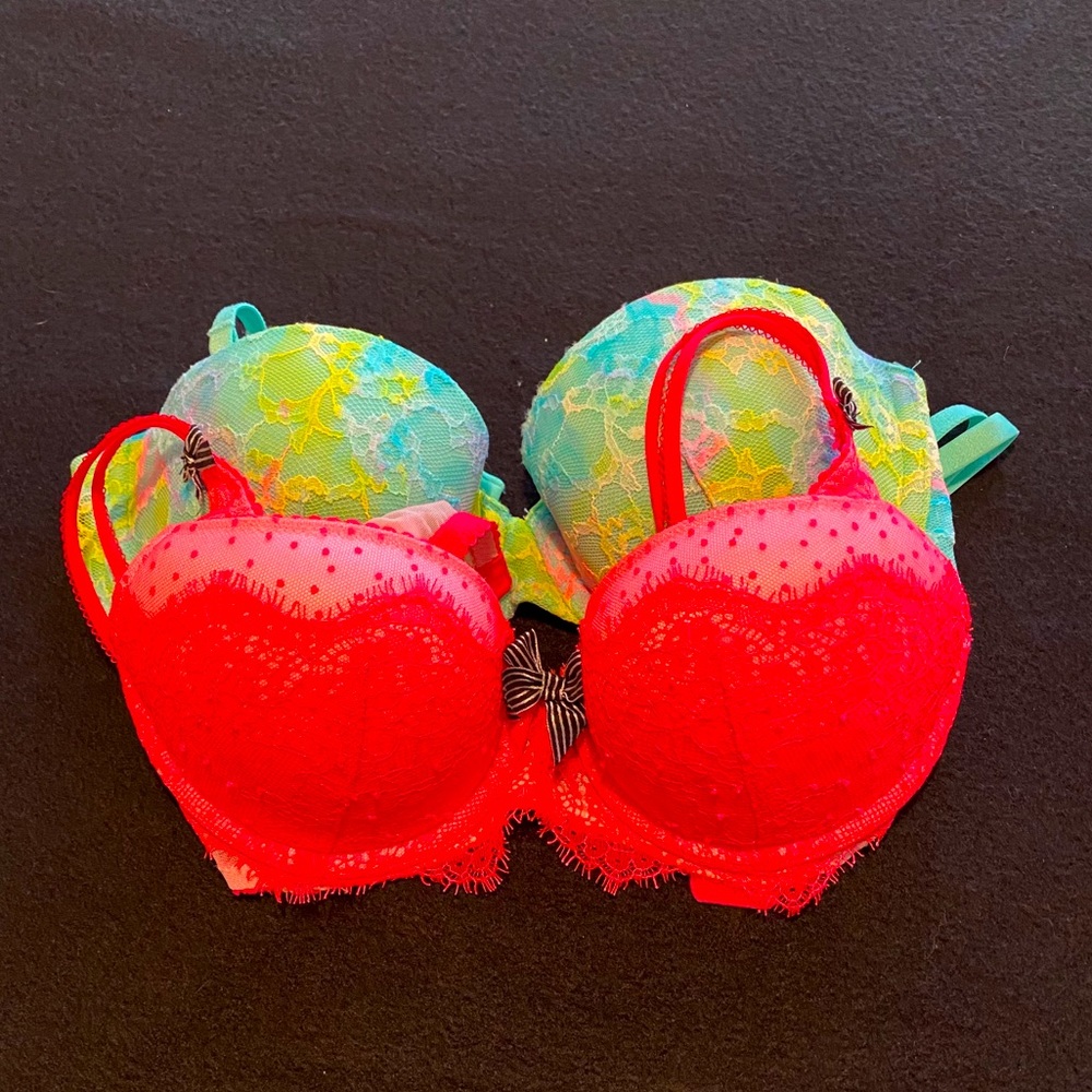 Pair of 2 VS Victoria’s Secret bras